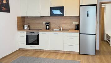 1 bedroom, iron/ironing board, internet, bed sheets