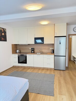 1 bedroom, iron/ironing board, internet, bed sheets