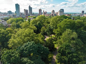 Aerial view - A brick's throw away to Sally's Apizza! (New Haven)