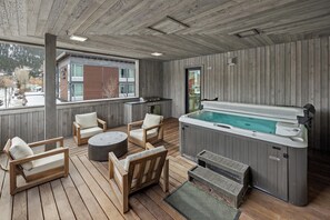Outdoor spa tub - Downtown Jackson Retreat | Hot Tub & Scenic Views (Jackson)