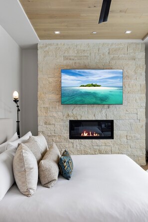 3 bedrooms, free WiFi, bed sheets - Downtown Jackson Retreat | Hot Tub & Scenic Views (Jackson)