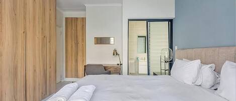 3 chambres, fer et planche à repasser, Wi-Fi, draps fournis