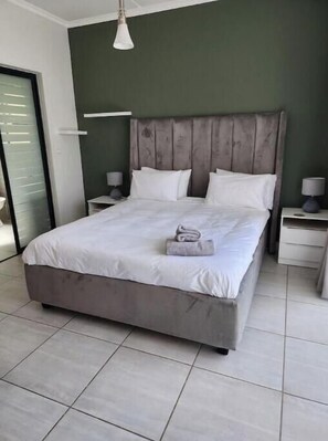 2 bedrooms, iron/ironing board, WiFi, bed sheets