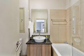 Towels - Stylish Urban Escape 2BR in Rivonia, Sandton (Sandton)