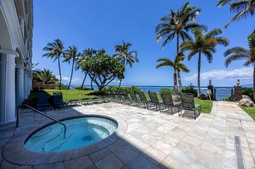 Stunning Oceanfront Maui Condo, Steps to Beach, Unbeatable Views & Relaxation!