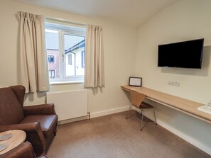 Cottage | Living area - Railway Retreat at Eamont Park (Penrith)