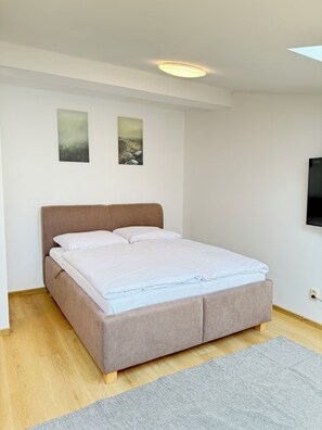 1 makuuhuone, silitysrauta/-lauta, internet, vuodevaatteet