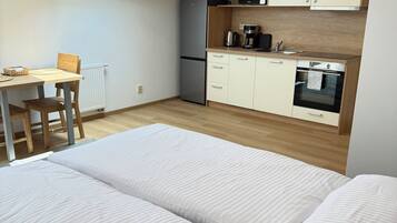 1 bedroom, iron/ironing board, internet, bed sheets