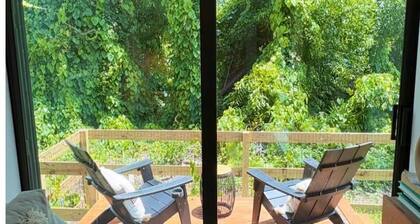 Zen Container Tiny Home with Yard, Fire Pit & Pet Friendly, FGCU, Restaurants