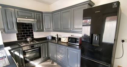Room-cosy Double Bed to Stay Salford Pla