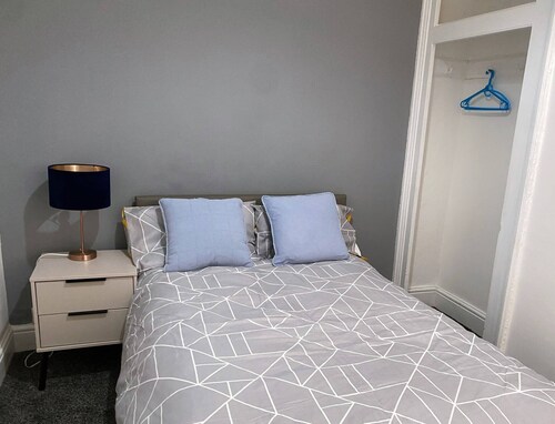 Room-cosy Double Bed to Stay Salford Pla