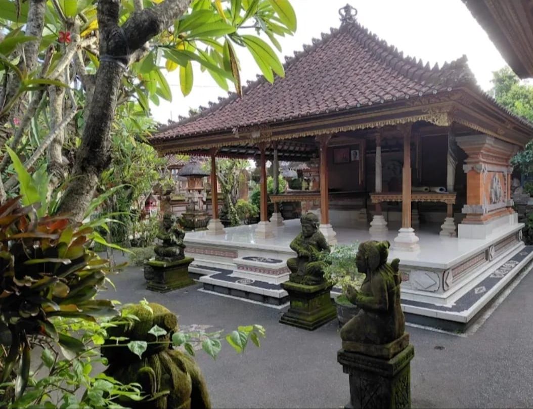 Outdoor banquet area