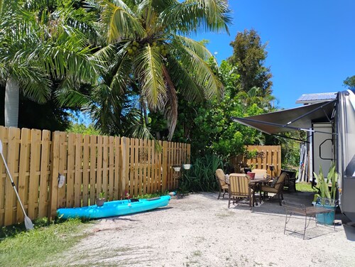 Cozy RV in Serene Bokeelia with AC