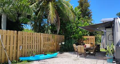 Cozy RV in Serene Bokeelia with AC
