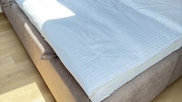 1 bedroom, iron/ironing board, internet, bed sheets