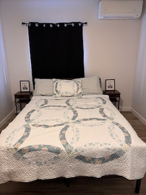 1 chambre, fer et planche à repasser, accès Internet, draps fournis