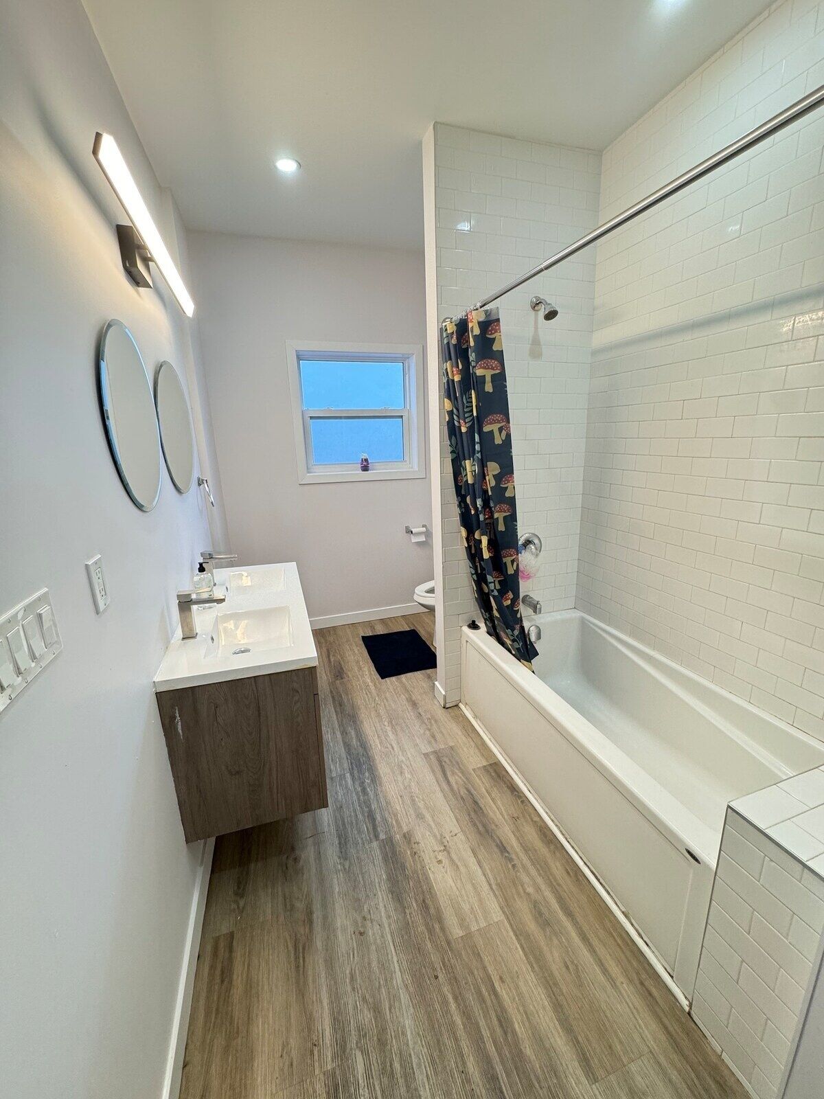 Sèche-cheveux, serviettes fournies