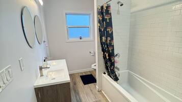 Sèche-cheveux, serviettes fournies