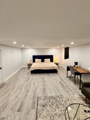 1 soverom, strykejern/-brett, internettilgang og sengetøy