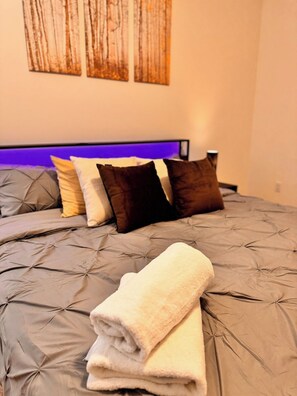 2 bedrooms, iron/ironing board, internet, bed sheets