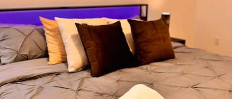 2 bedrooms, iron/ironing board, internet, bed sheets