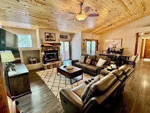 Smart TV, fireplace - Cozy Mountain Retreat in Torreon. (Show Low)