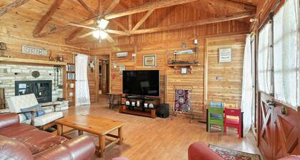 Canyon Lake Cabins w/Hot Tub/Fire Pit - on 3 acres