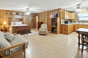 3 chambres, fer et planche à repasser, Wi-Fi, literie fournie