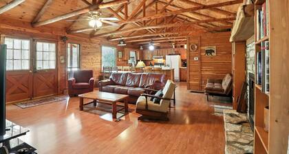 Canyon Lake Cabins w/Hot Tub/Fire Pit/Dog Run