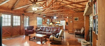 Canyon Lake Cabins w/Hot Tub/Fire Pit/Dog Run