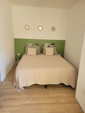 1 quarto, ferros/tábuas de passar roupa, acesso à internet