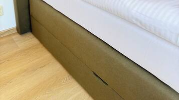 1 bedroom, iron/ironing board, internet, bed sheets