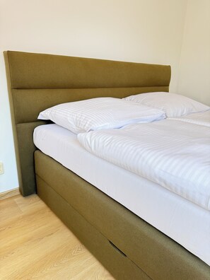 1 chambre, fer et planche à repasser, accès Internet, draps fournis