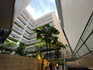 Outdoor pool, open 9:00 AM to 8:00 PM, pool loungers - Marvinn's by LVH - 150 Newport Boulevard (Pasay)