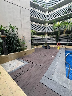 Outdoor pool, open 9:00 AM to 8:00 PM, pool loungers