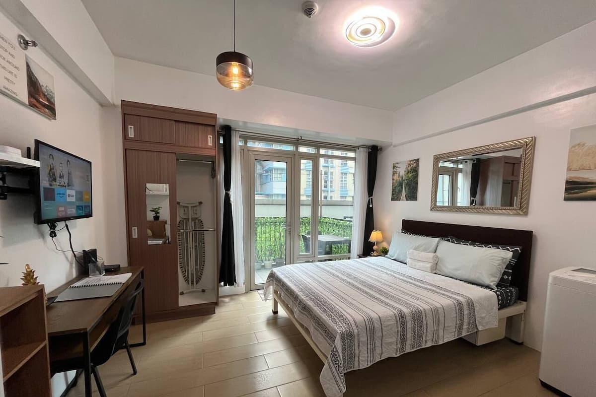 Studio Deluxe, 1 grand lit, balcon, vue ville | Literie hypoallergénique, couette en duvet d'oie