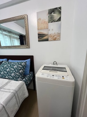 Estúdio conforto, 1 cama de casal, vista para a cidade | Edredons de pluma, individualmente decorados, individualmente mobiliados