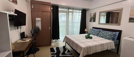 Down duvets, individually decorated, individually furnished, desk