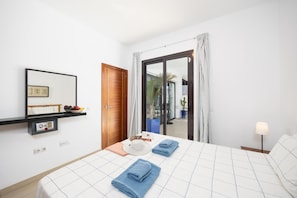 3 bedrooms, iron/ironing board, WiFi, bed sheets - Villa Arbol Del Sol - Three Bedroom Villa, Sleeps 6 (Playa Blanca)