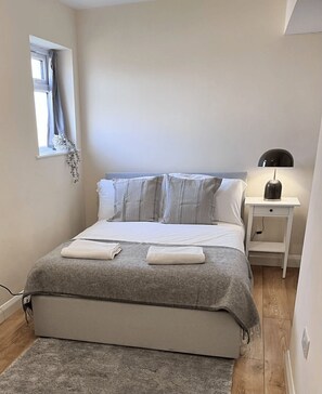4 bedrooms, iron/ironing board