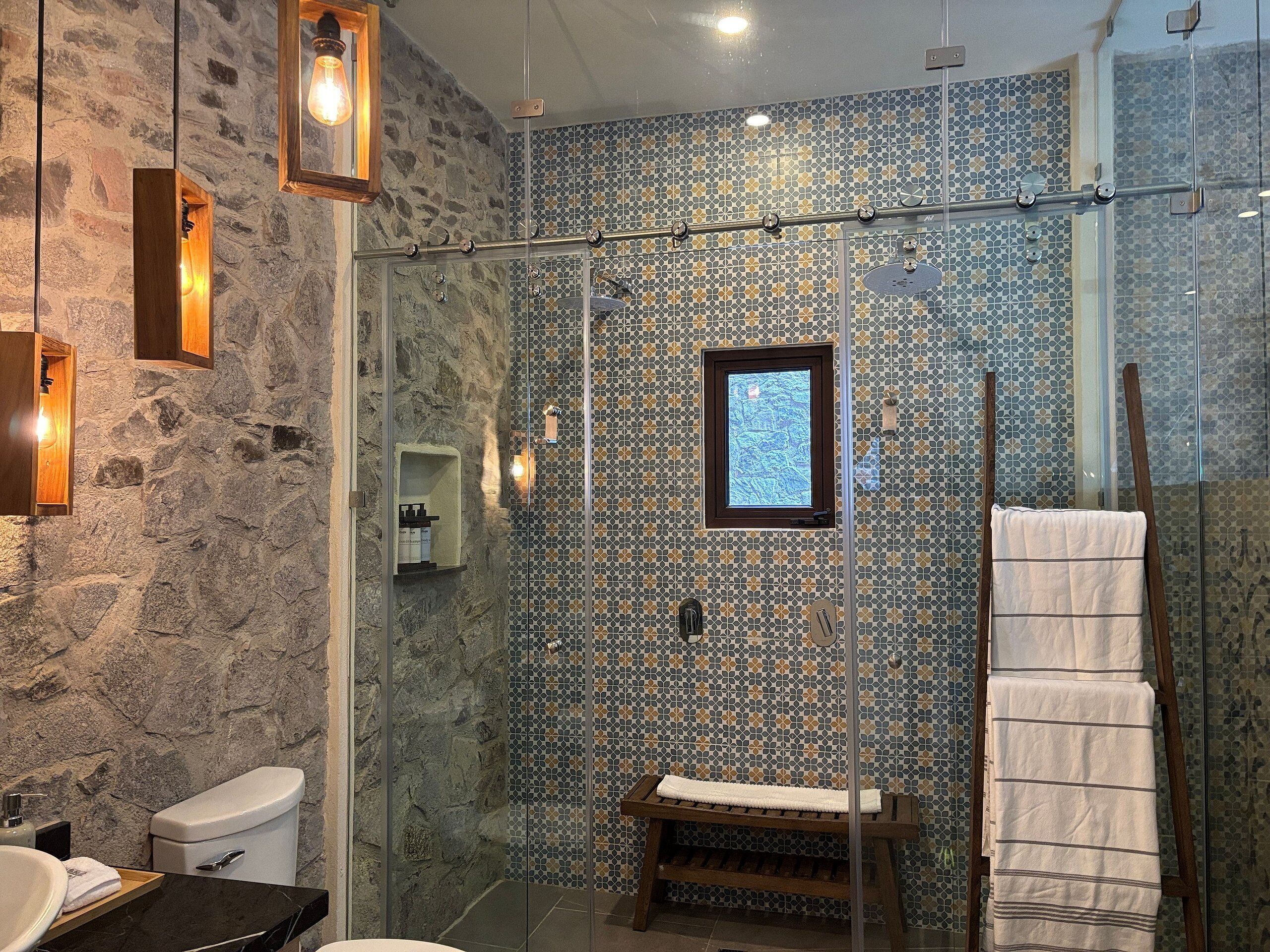 Departamento Deluxe | Baño | Batas 