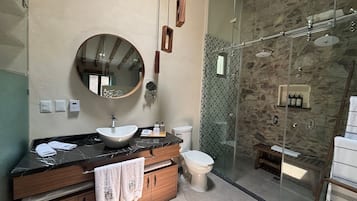 Deluxe Apartment | Bathroom | Bathrobes