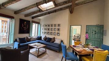 Deluxe Apartment | Interior