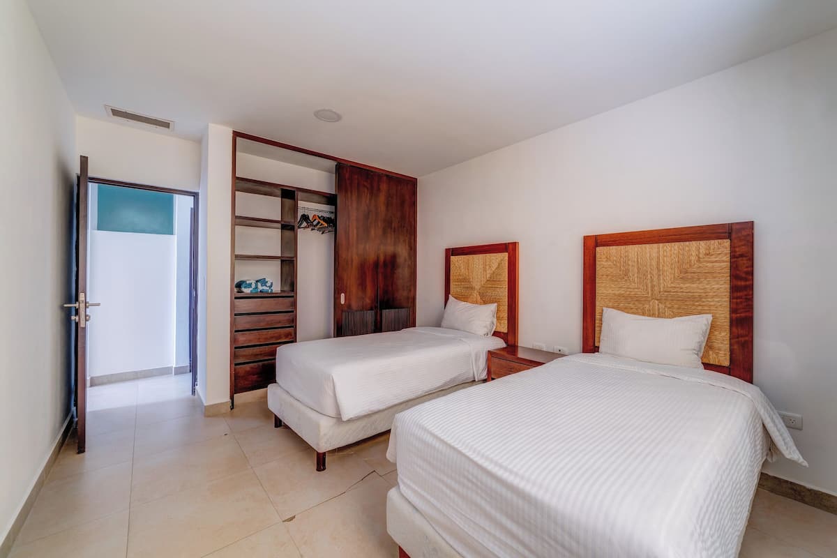 Family Apartment | In-room safe, iron/ironing board, free WiFi, bed sheets