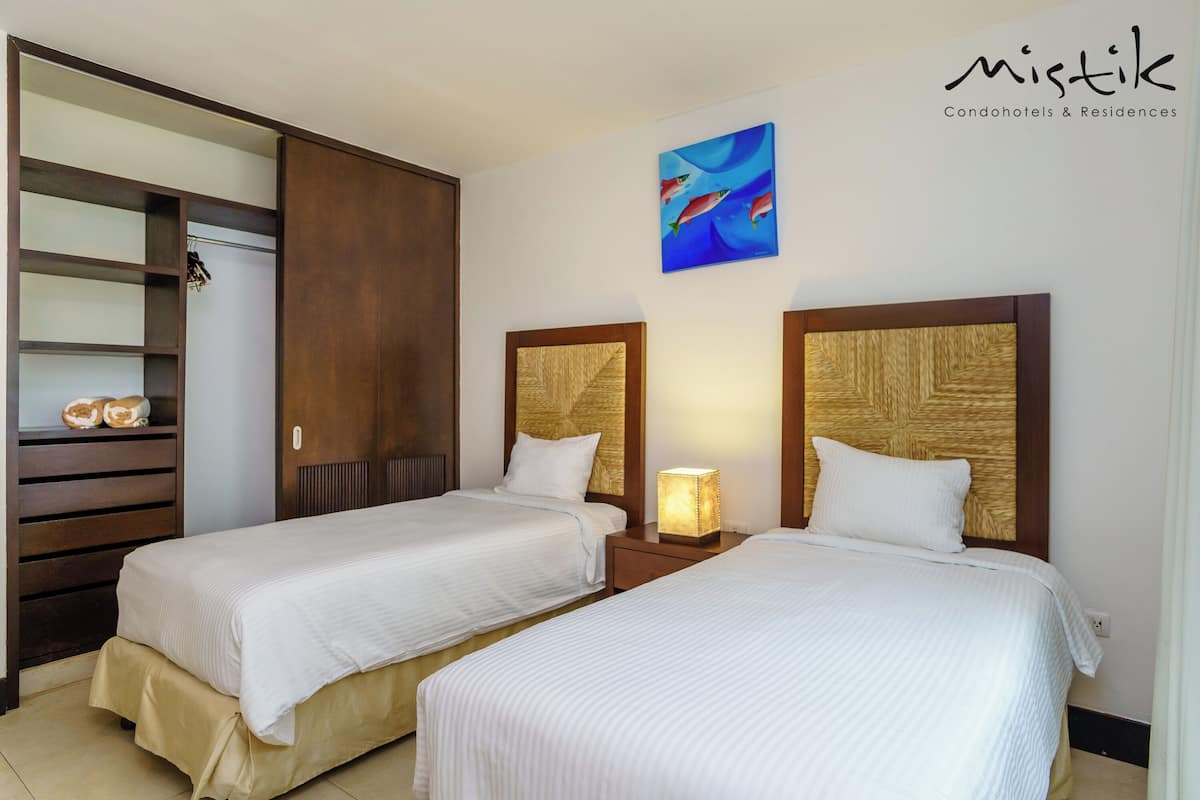 Family Apartment | In-room safe, iron/ironing board, free WiFi, bed sheets