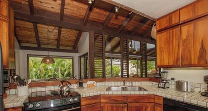 Beautiful 6 bedroom for 14 ocean view Hanalei Bay home!