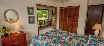 Beautiful 6 bedroom for 14 ocean view Hanalei Bay home!
