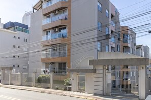 Basic Apartment | Exterior
