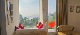 Bhurban Nights - High Floor and huge glass windows with stunning views across