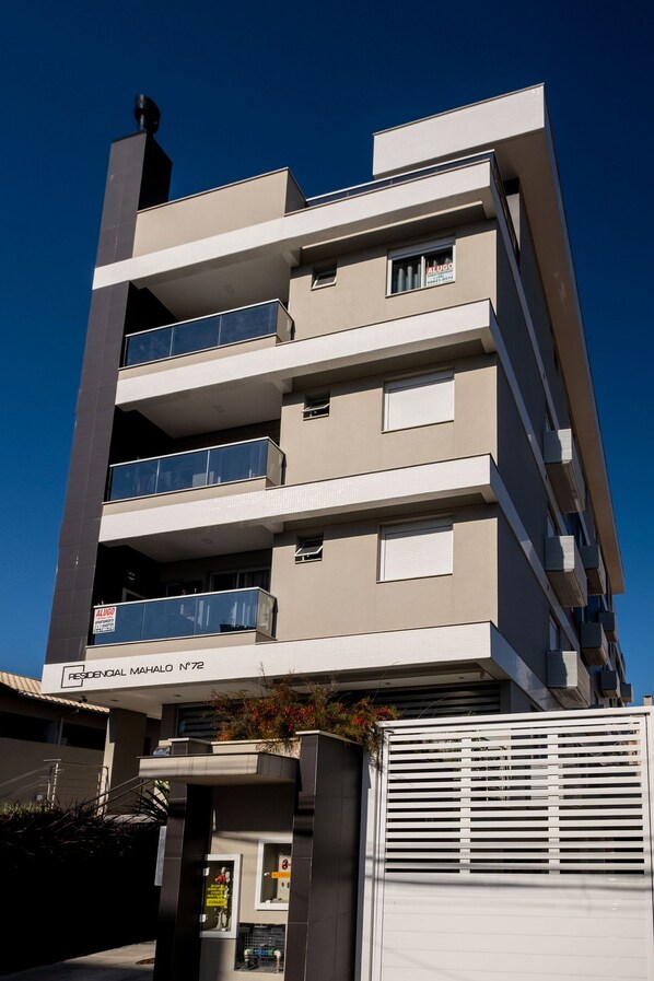 Basic Apartment | Exterior